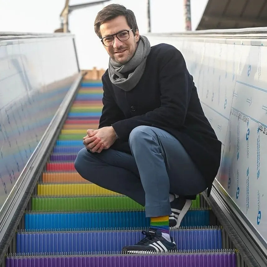 Regenbogenrolltreppe Freiburg HBF